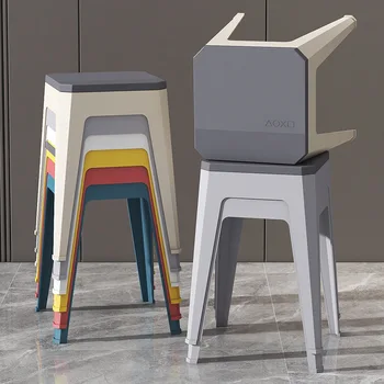 0682 Műanyag széklet sűrített háztartás modern egyszerű, egymásra rakható kerek széklet Nordic éttermi szék magas szék négyzet alakú szék pad Kép